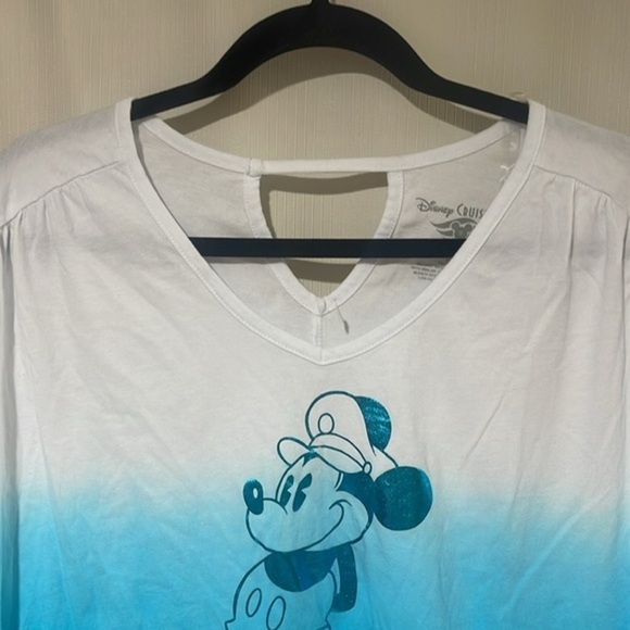 NWOT DISNEY Women’s Short Sleeve‎ Top/Tees Size Small - Picture 3 of 8
